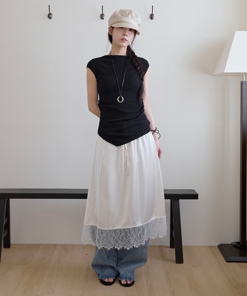 UNE MANSION(ユヌマンション)の「アシンメトリーサイドシャーリングポップコーンサマーニットノースリーブキャミソール(Tシャツ/カットソー・レディース・ブラウン/アイボリー/ブラック・FREE)」の11枚目の写真