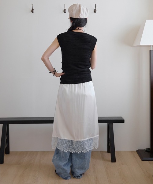 UNE MANSION(ユヌマンション)の「アシンメトリーサイドシャーリングポップコーンサマーニットノースリーブキャミソール(Tシャツ/カットソー・レディース・ブラウン/アイボリー/ブラック・FREE)」の6枚目の写真
