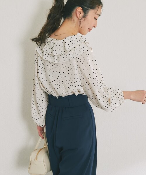 La boutique BonBon（ラブティックボンボン）の「【最強愛され】ギャザーフリルリボンドットブラウス（シャツ/ブラウス・レディース・ネイビー/ホワイト・FREE）」の7枚目の写真