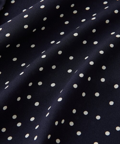 La boutique BonBon（ラブティックボンボン）の「【最強愛され】ギャザーフリルリボンドットブラウス（シャツ/ブラウス・レディース・ネイビー/ホワイト・FREE）」の4枚目の写真