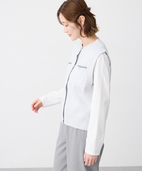 Petit Honfleur（プチオンフルール）の「胸ポケットニットベスト【ウォッシャブル】（カーディガン/ボレロ・レディース・ネイビー/グレー・M/L）」の6枚目の写真