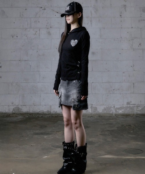 MUCENT(ムセント)の「A'GEM/9 × .kom 『MUCENT/ムセント』 VANTA METAL LOGO SNAP BUTTON/バンタメタルロゴボタンフードトップス(その他トップス・レディース・ブラック・FREE)」の5枚目の写真