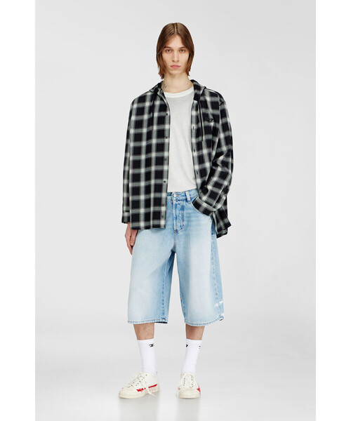 DIESEL(ディーゼル)の「メンズ デニムショートパンツ D-ENIM-M-SHORT(デニムパンツ・メンズ・ライトインディゴブルー・30inch/28inch/32inch)」の2枚目の写真