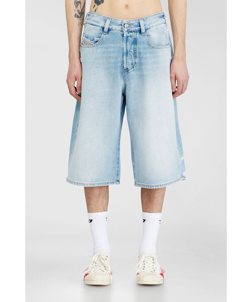 DIESEL(ディーゼル)の「メンズ デニムショートパンツ D-ENIM-M-SHORT(デニムパンツ・メンズ・ライトインディゴブルー・30inch/28inch/32inch)」の4枚目の写真