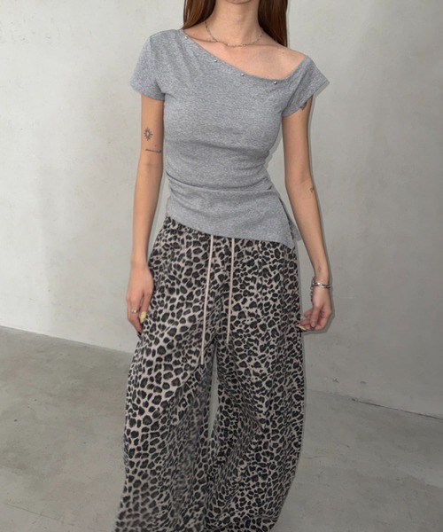 Bamm（バム）の「スタッズサイドギャザーワンショルトップス（Tシャツ/カットソー・レディース・グレー/ブラック/ホワイト・FREE）」の14枚目の写真