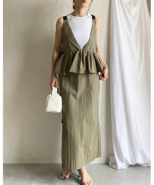 She's Closet(シーズクローゼット)の「ロング丈 レイヤード風 ペプラム切り替え キャミワンピース ジャンパースカート(ジャンパースカート・レディース・ライトベージュ/オリーブ/ブラック・FREE)」の3枚目の写真