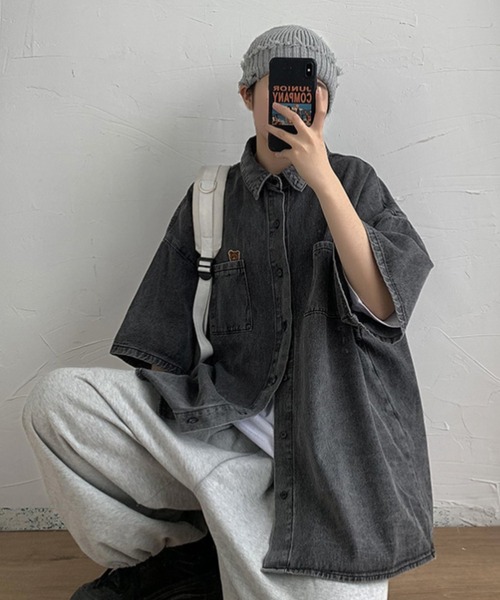 SHEPP(シープ)の「【UNISEX】ワンポイントオーバーサイズ ライトデニム ハーフスリーブシャツ(シャツ/ブラウス・メンズ・ブルー/ブラック・M)」の12枚目の写真