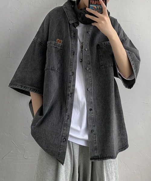 SHEPP(シープ)の「【UNISEX】ワンポイントオーバーサイズ ライトデニム ハーフスリーブシャツ(シャツ/ブラウス・メンズ・ブルー/ブラック・M)」の14枚目の写真