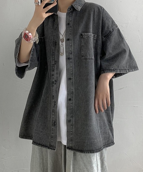 SHEPP(シープ)の「【UNISEX】ワンポイントオーバーサイズ ライトデニム ハーフスリーブシャツ(シャツ/ブラウス・メンズ・ブルー/ブラック・M)」の16枚目の写真