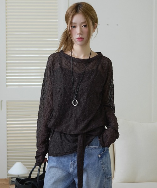 UNE MANSION(ユヌマンション)の「【UNE ORIGINAL】ベルト付きオフショルダーレースオーバーサイズレイヤードカットソー(Tシャツ/カットソー・レディース・ブラウン/クリーム/ブラック・FREE)」の3枚目の写真
