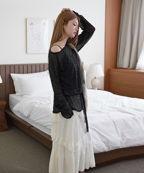 UNE MANSION(ユヌマンション)の「【UNE ORIGINAL】ベルト付きオフショルダーレースオーバーサイズレイヤードカットソー(Tシャツ/カットソー・レディース・ブラウン/クリーム/ブラック・FREE)」の6枚目の写真