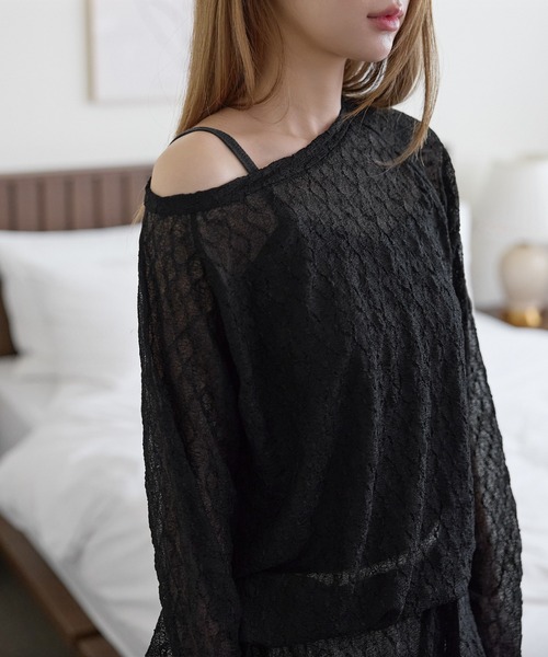 UNE MANSION(ユヌマンション)の「【UNE ORIGINAL】ベルト付きオフショルダーレースオーバーサイズレイヤードカットソー(Tシャツ/カットソー・レディース・ブラウン/クリーム/ブラック・FREE)」の7枚目の写真
