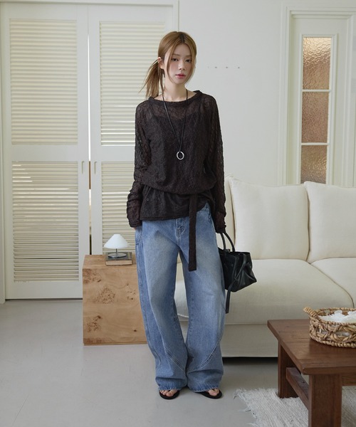 UNE MANSION(ユヌマンション)の「【UNE ORIGINAL】ベルト付きオフショルダーレースオーバーサイズレイヤードカットソー(Tシャツ/カットソー・レディース・ブラウン/クリーム/ブラック・FREE)」の14枚目の写真