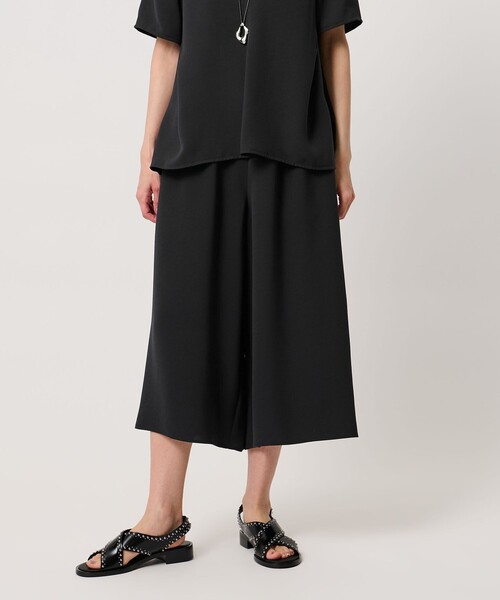 UNITED ARROWS(ユナイテッドアローズ)の「COMFY クロップド ワイドパンツ ‐防汚 UVカット ウォッシャブル‐(スラックス・レディース・ブラック/ダークグレー・36/38)」の2枚目の写真