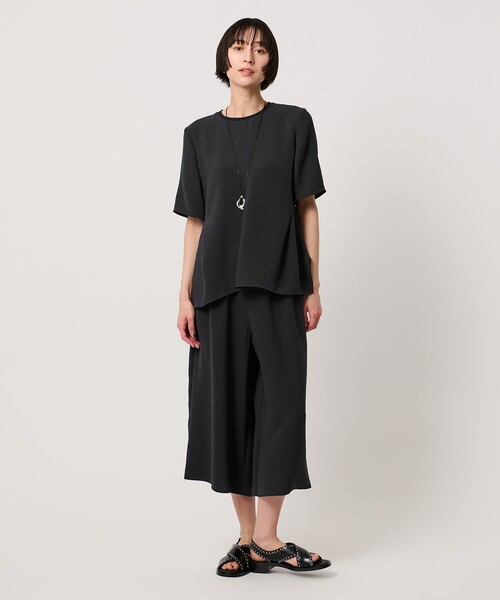 UNITED ARROWS(ユナイテッドアローズ)の「COMFY クロップド ワイドパンツ ‐防汚 UVカット ウォッシャブル‐(スラックス・レディース・ブラック/ダークグレー・36/38)」の4枚目の写真