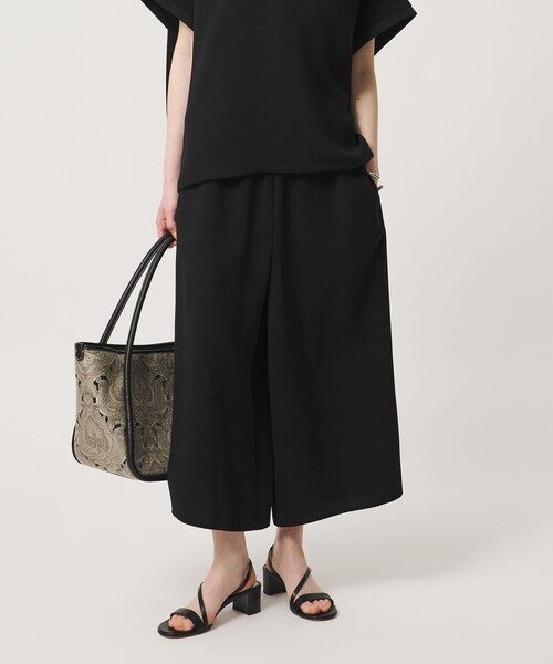 UNITED ARROWS(ユナイテッドアローズ)の「COMFY クロップド ワイドパンツ ‐防汚 UVカット ウォッシャブル‐(スラックス・レディース・ブラック/ダークグレー・36/38)」の6枚目の写真