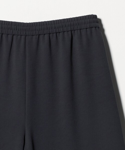 UNITED ARROWS(ユナイテッドアローズ)の「COMFY クロップド ワイドパンツ ‐防汚 UVカット ウォッシャブル‐(スラックス・レディース・ブラック/ダークグレー・36/38)」の13枚目の写真