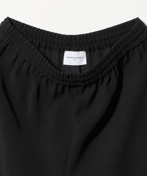 UNITED ARROWS(ユナイテッドアローズ)の「COMFY クロップド ワイドパンツ ‐防汚 UVカット ウォッシャブル‐(スラックス・レディース・ブラック/ダークグレー・36/38)」の19枚目の写真