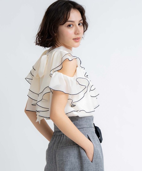 NOELA(ノエラ)の「ラッフルフリルシアーブラウス(シャツ/ブラウス・レディース・ブラック/オフホワイト/ラベンダー・フリー)」の8枚目の写真