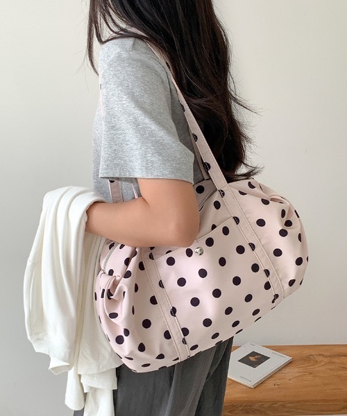 Teem Store（チームストア）の「【ドット柄】 ギャザーミニボストンバッグ（ショルダーバッグ・レディース・ブラック/ホワイト・F）」の2枚目の写真