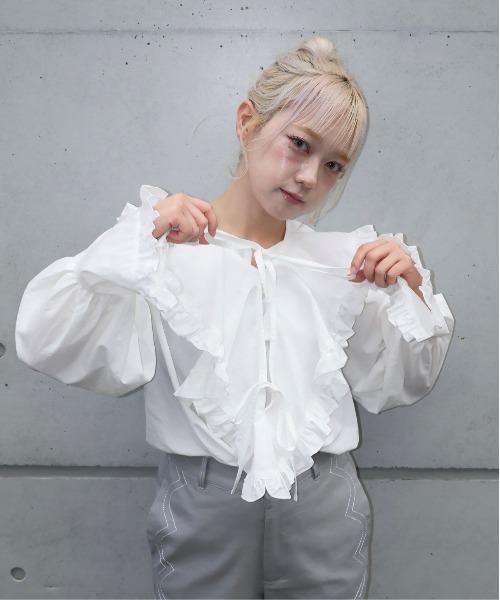 ZOZOMARKET by aoi(ゾゾマーケットバイアオイ)の「【インフルエンサー aoiセレクト】コットンフリルブラウス(シャツ/ブラウス・レディース・ブラック/ホワイト・FREE)」の6枚目の写真