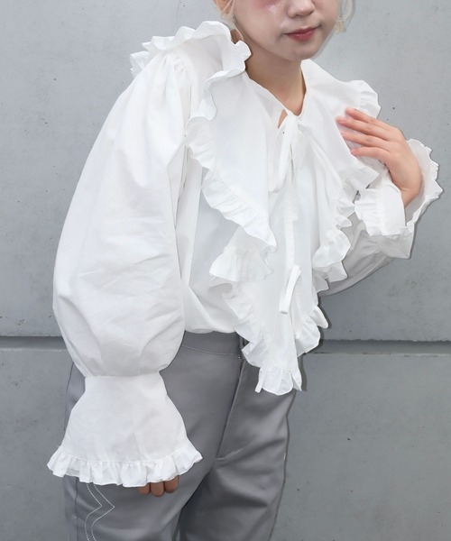 ZOZOMARKET by aoi(ゾゾマーケットバイアオイ)の「【インフルエンサー aoiセレクト】コットンフリルブラウス(シャツ/ブラウス・レディース・ブラック/ホワイト・FREE)」の5枚目の写真