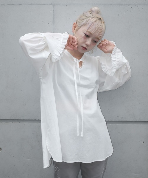 ZOZOMARKET by aoi(ゾゾマーケットバイアオイ)の「【インフルエンサー aoiセレクト】コットンフリルブラウス(シャツ/ブラウス・レディース・ブラック/ホワイト・FREE)」の7枚目の写真