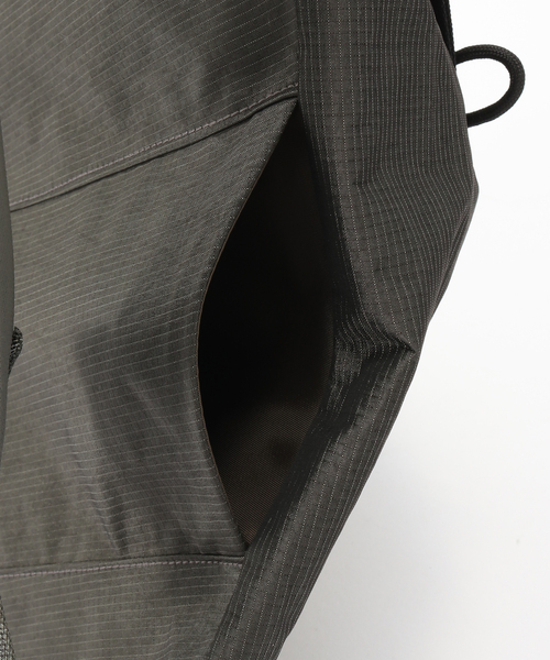 SEALSON(シールソン)の「SEALSON / シールソン SR1 2WAY GRAB BAG GRAVEL GREY(ショルダーバッグ・メンズ・チャコールグレー・FREE)」の6枚目の写真