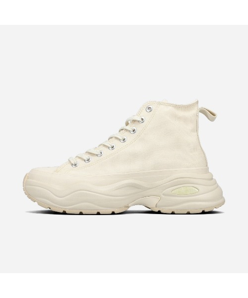 CONVERSE(コンバース)の「CONVERSE ALL STAR (R) SURGETRAINER HI / コンバース オールスター (R) サージトレーナー ハイ / 31313150(スニーカー・レディース・ベージュ・27.5cm/26.5cm/25.5cm/24.5cm/22cm/22.5cm/23cm/26cm/27cm/28cm/29cm/23.5cm/24cm/24.5㎝/25cm)」の2枚目の写真