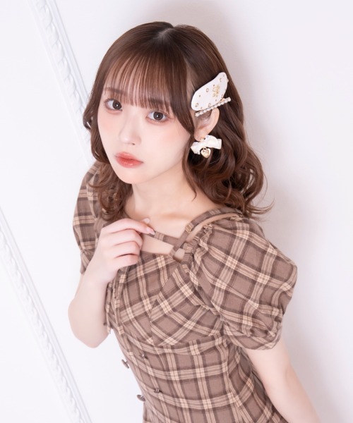 LAFARY（ラファリー）の「ロゴハートリボンピアス（ピアス（両耳用）・レディース・ピンクベージュ/アイボリー/ブラック・FREE）」の9枚目の写真