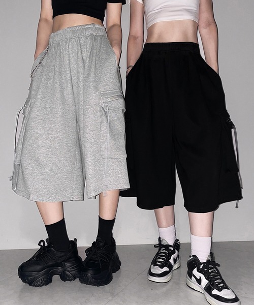 me+em select(ミームセレクト)の「【 2color 】タックワイドカーゴスウェットハーフパンツ / tuck wide cargo sweat half pants(スウェットパンツ・レディース・ブラック/グレー・FREE)」の1枚目の写真