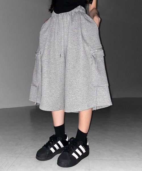 me+em select(ミームセレクト)の「【 2color 】タックワイドカーゴスウェットハーフパンツ / tuck wide cargo sweat half pants(スウェットパンツ・レディース・ブラック/グレー・FREE)」の21枚目の写真
