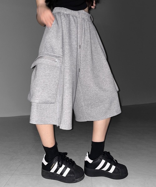 me+em select(ミームセレクト)の「【 2color 】タックワイドカーゴスウェットハーフパンツ / tuck wide cargo sweat half pants(スウェットパンツ・レディース・ブラック/グレー・FREE)」の22枚目の写真