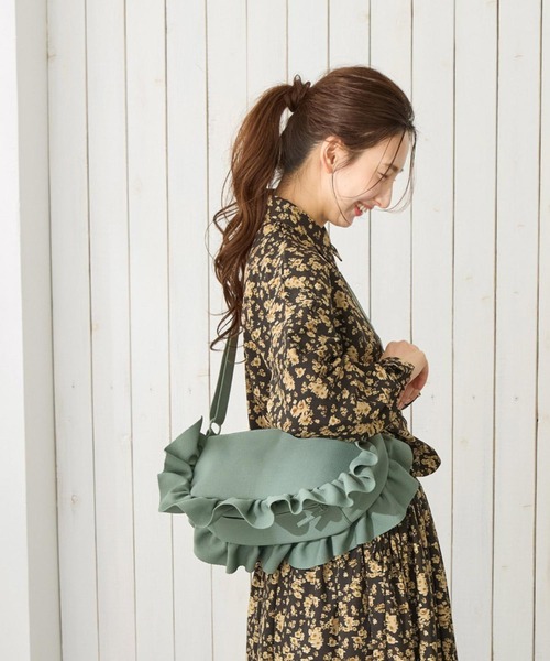 ROOTOTE(ルートート)の「ルートート / ショルダーバッグ フリル 半月型 洗濯可 EU.ベビールー.ルフルラッフル-B(ショルダーバッグ・レディース・ブラック/ネイビー/シルバー/ミント/チョコ・FREE)」の1枚目の写真