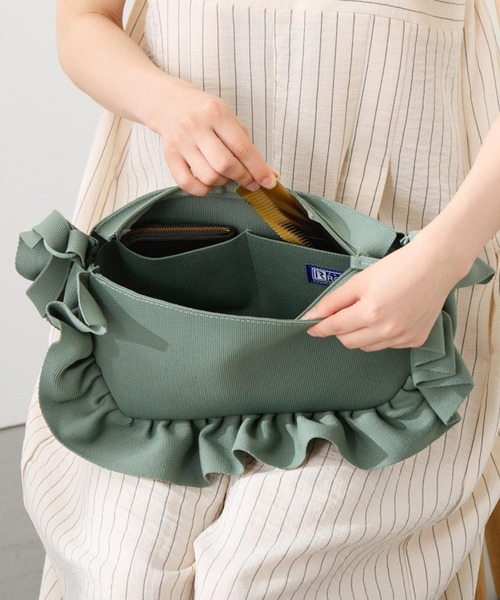 ROOTOTE(ルートート)の「ルートート / ショルダーバッグ フリル 半月型 洗濯可 EU.ベビールー.ルフルラッフル-B(ショルダーバッグ・レディース・ブラック/ネイビー/シルバー/ミント/チョコ・FREE)」の7枚目の写真