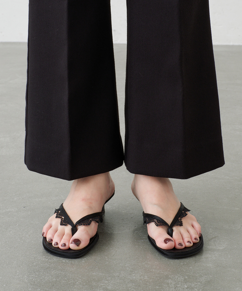 GRISE(グリーズ)の「《WEB+一部店舗限定》GRISE3.5cmレーストングサンダル(サンダル・レディース・ブラック/アイボリー・X-LARGE/LARGE/MEDIUM/SMALL)」の3枚目の写真