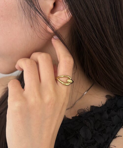 CAPRICIEUX LE'MAGE(カプリシューレマージュ)の「〈GOLDY/ゴールディ〉【ステンレス】ノットラインリング(リング・レディース・ゴールド/シルバー・FREE)」の6枚目の写真