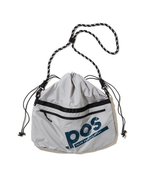 POLeR（ポーラー）の「POLER DRAWSTRING SLING BAG（ポーラー ドローストリング スリングバッグ）（ボディバッグ/ウエストポーチ・メンズ・グレー系/ブルー系/Black・ONE SIZE）」の2枚目の写真