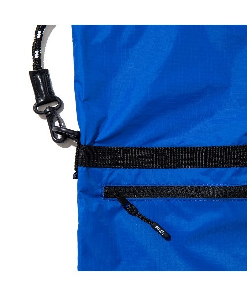 POLeR（ポーラー）の「POLER DRAWSTRING SLING BAG（ポーラー ドローストリング スリングバッグ）（ボディバッグ/ウエストポーチ・メンズ・グレー系/ブルー系/Black・ONE SIZE）」の15枚目の写真