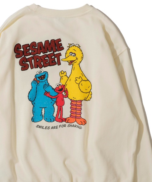 SESAME STREET(セサミストリート)の「【SESAME STREET/セサミストリート】かすれプリントトレーナー(スウェット・レディース・カラフル/オフホワイト/チャコールグレー/ダークグリーン・MEDIUM/LARGE/X-LARGE)」の2枚目の写真