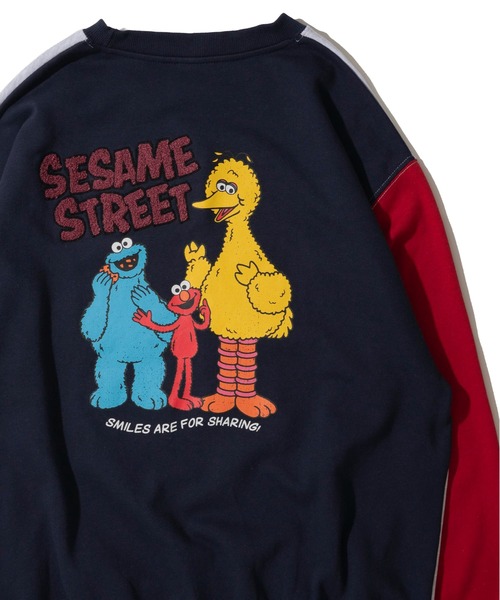 SESAME STREET(セサミストリート)の「【SESAME STREET/セサミストリート】かすれプリントトレーナー(スウェット・レディース・カラフル/オフホワイト/チャコールグレー/ダークグリーン・MEDIUM/LARGE/X-LARGE)」の4枚目の写真