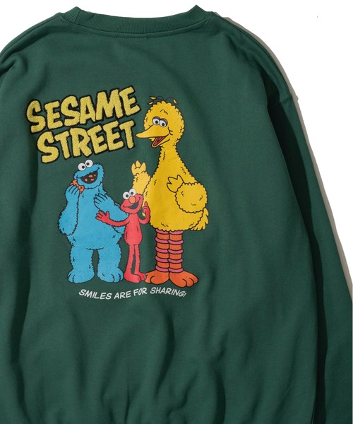 SESAME STREET(セサミストリート)の「【SESAME STREET/セサミストリート】かすれプリントトレーナー(スウェット・レディース・カラフル/オフホワイト/チャコールグレー/ダークグリーン・MEDIUM/LARGE/X-LARGE)」の3枚目の写真