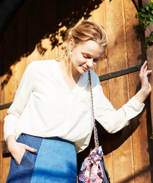 Chico(チコ)の「【who's who Chico 】 ミリタリースキッパーシャツ(シャツ/ブラウス・レディース・ホワイト/ブルー系その他/ピンクベージュ・FREE)」の1枚目の写真