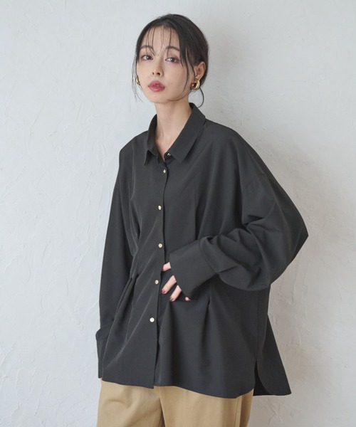 Anclear oui(アンクリアウィ)の「ウエストタック長袖ドルマンシャツ(シャツ/ブラウス・レディース・ブラック/ブラウン/モカ/ホワイト系・F)」の2枚目の写真