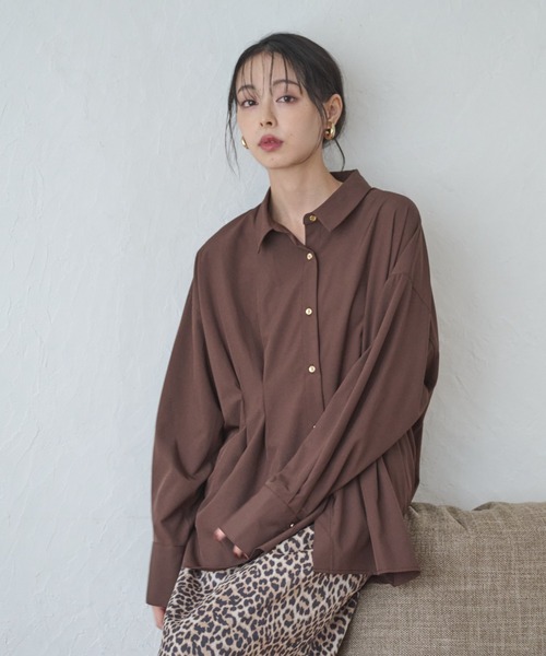 Anclear oui(アンクリアウィ)の「ウエストタック長袖ドルマンシャツ(シャツ/ブラウス・レディース・ブラック/ブラウン/モカ/ホワイト系・F)」の4枚目の写真
