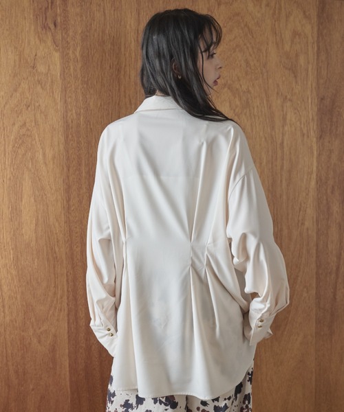 Anclear oui(アンクリアウィ)の「ウエストタック長袖ドルマンシャツ(シャツ/ブラウス・レディース・ブラック/ブラウン/モカ/ホワイト系・F)」の9枚目の写真