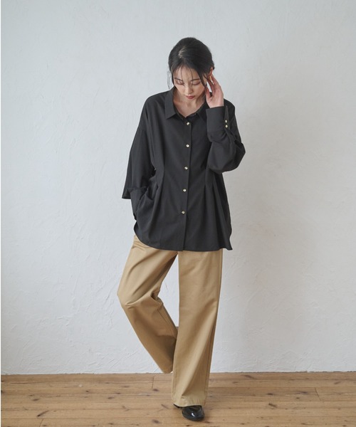 Anclear oui(アンクリアウィ)の「ウエストタック長袖ドルマンシャツ(シャツ/ブラウス・レディース・ブラック/ブラウン/モカ/ホワイト系・F)」の14枚目の写真
