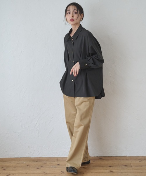 Anclear oui(アンクリアウィ)の「ウエストタック長袖ドルマンシャツ(シャツ/ブラウス・レディース・ブラック/ブラウン/モカ/ホワイト系・F)」の15枚目の写真
