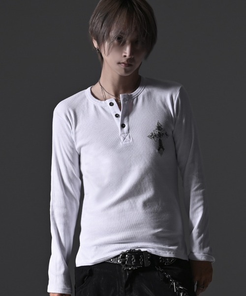 RUDOL（ルドル）の「『RUDOL/ルドル』ラインストーンクロスデザインテレコヘンリーネックロンT（Tシャツ/カットソー・メンズ・ホワイト/ブラック・L/M）」の3枚目の写真