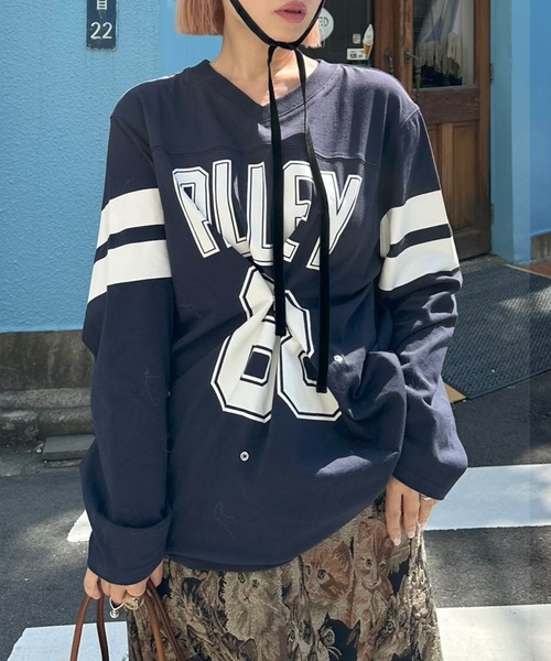 Alley Tokyo（アリートーキョー）の「フットボールプチプチ付ロンT（Tシャツ/カットソー・レディース・ネイビー/ボルドー・FREE）」の2枚目の写真